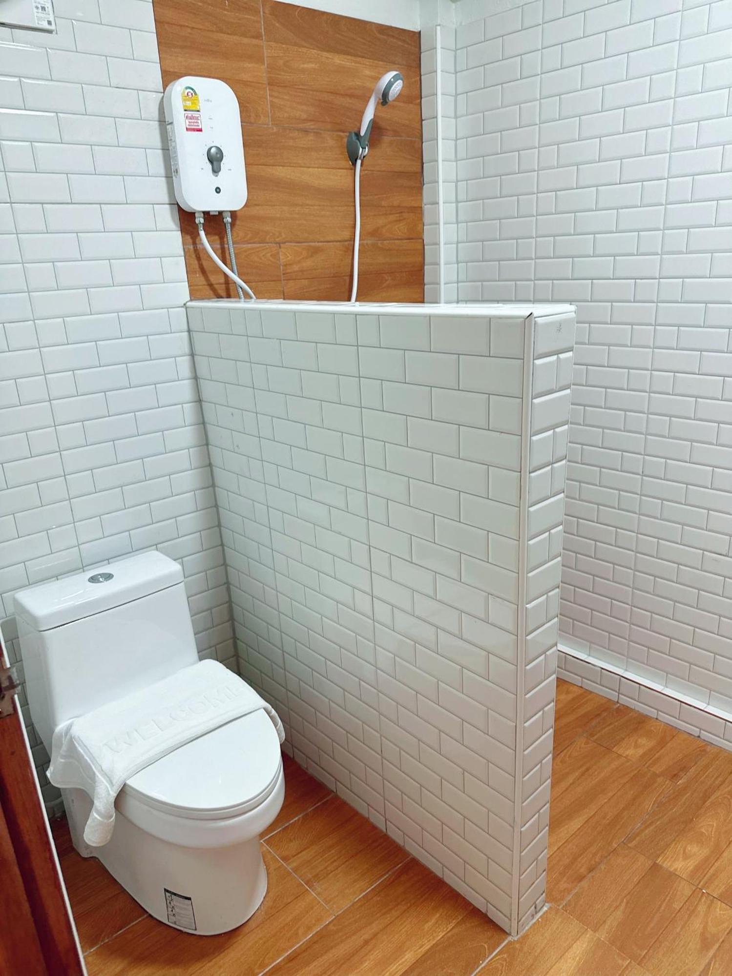 Service Apartment ห้อง102 ใจกลางเมืองใกล้แหล่งท่องเที่ยว Лампанг Экстерьер фото